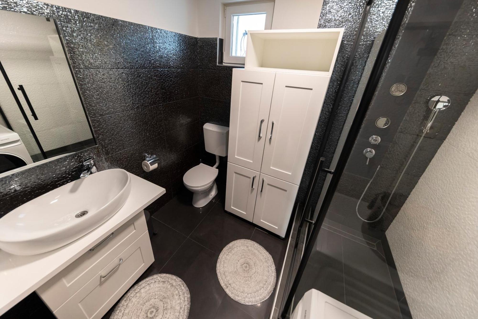 Nikky 2br Apt. In Old Town Centre Apartament